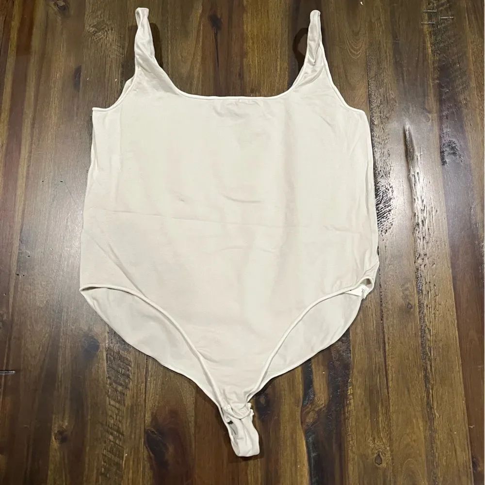 NWOT Skims Essentials Scoop Neck Bodysuit Bone - Size 2X/3X
